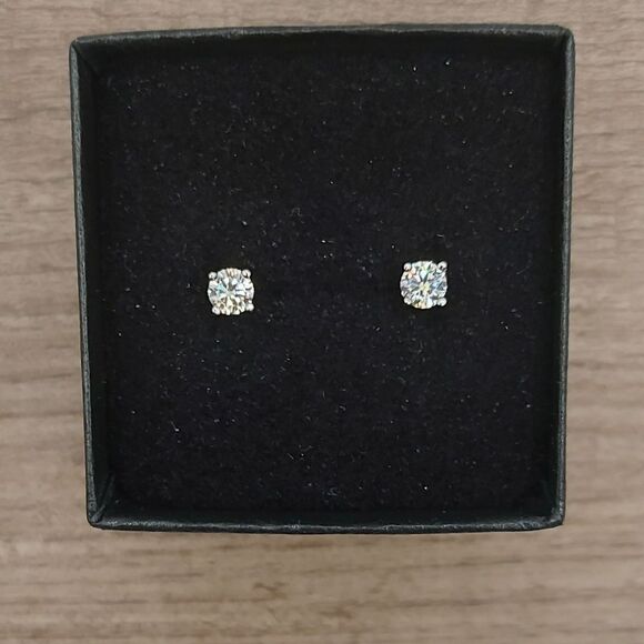 0.3 Carat Moissanite 925 Silver Sterling Simple Silver Stud Earrings - Picture 6 of 9